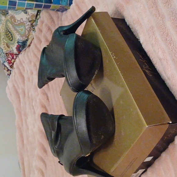 High Heel Booties - Picture 4 of 7